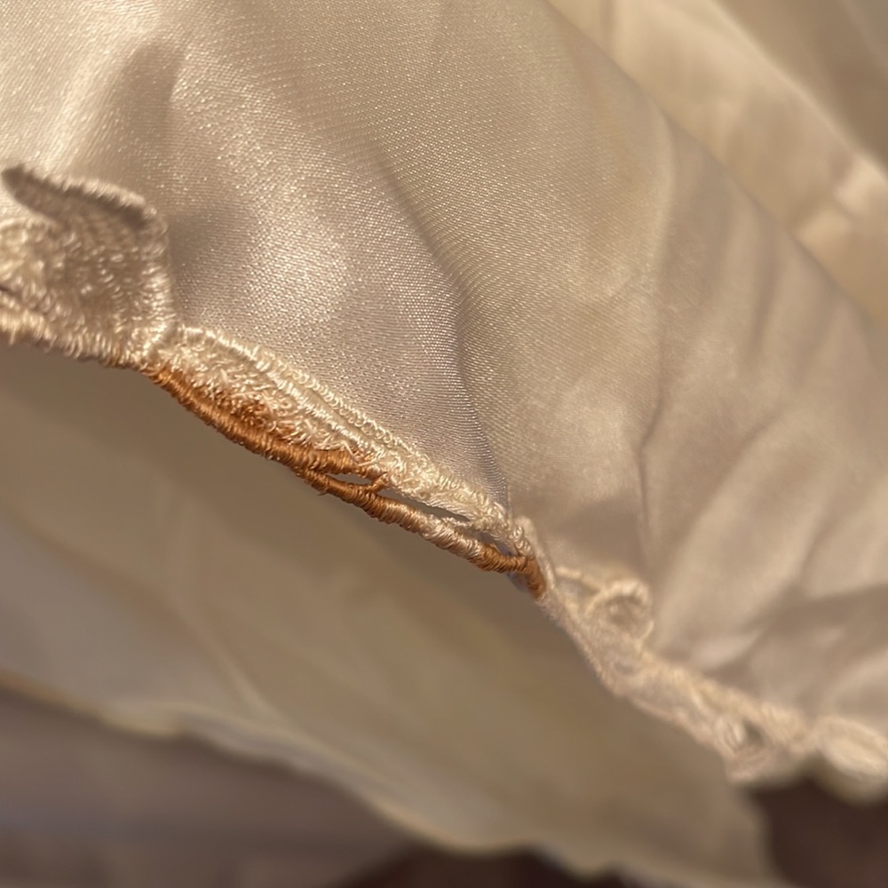VINTAGE LONG WEDDING DRESS CREAM SIZE 18 $125 firm - Picture 10 of 16